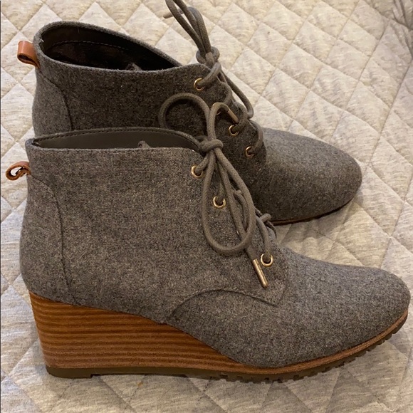 Dr. Scholl's Shoes - ** Wool lace up Booties! **